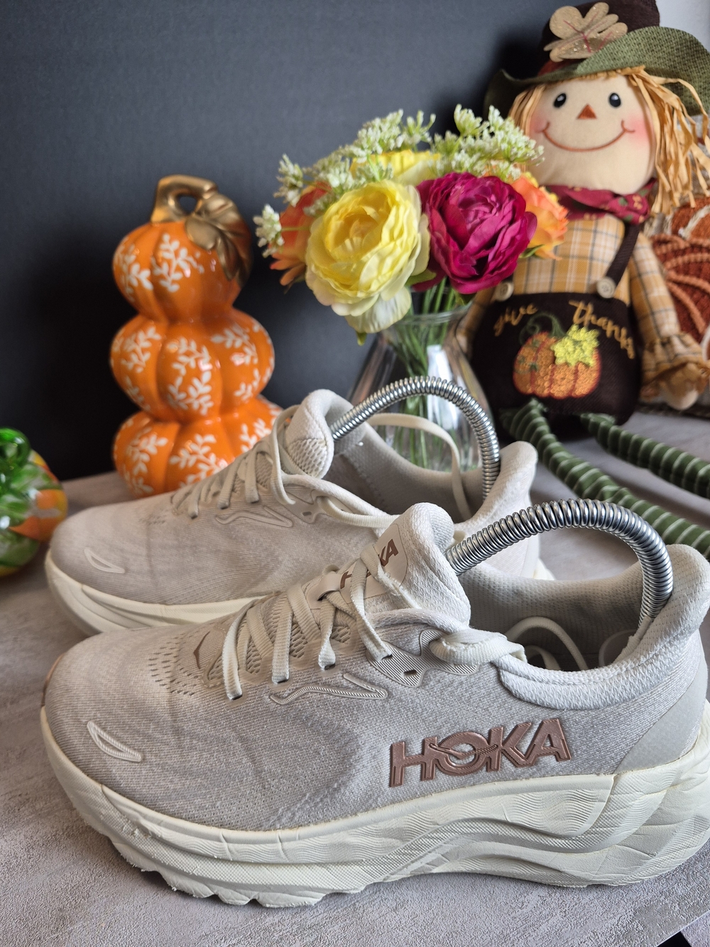 HOKA Womens Light Beige/Blush Cushioned Sneakers.Size 7b